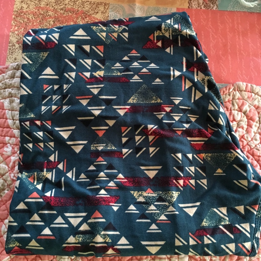 Tc lularoe Leggings fits size 12+